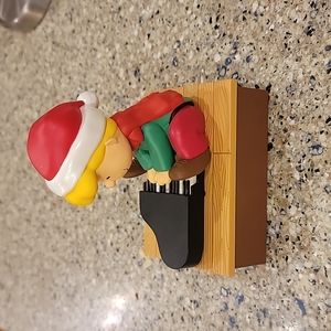 Peanuts Hallmark Band Linus Figurine